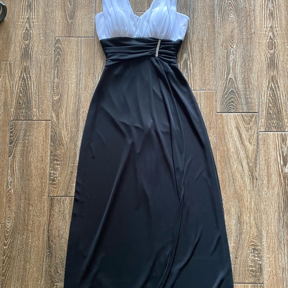 BETSY & ADAM by Linda Bernell maxi prom/wedding dress - Picture 2 of 13